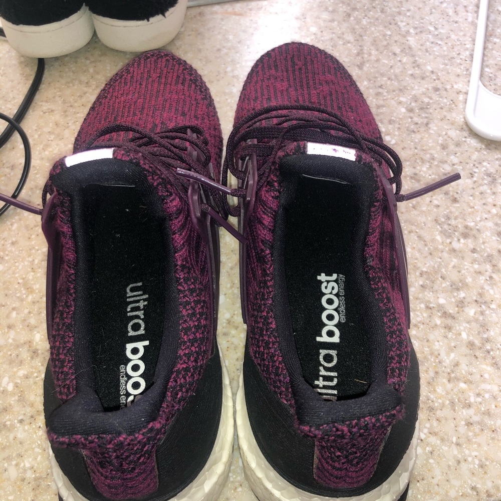 Ultra boosts - Picture 2 of 4